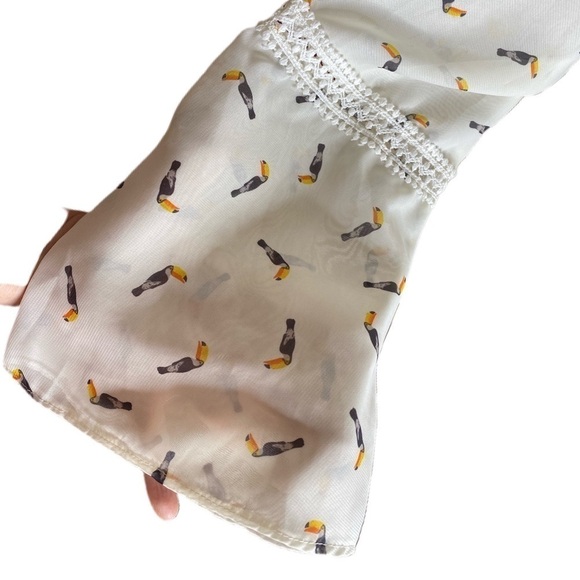 Toucan Blouse with Bell Sleeves - Picture 6 of 10